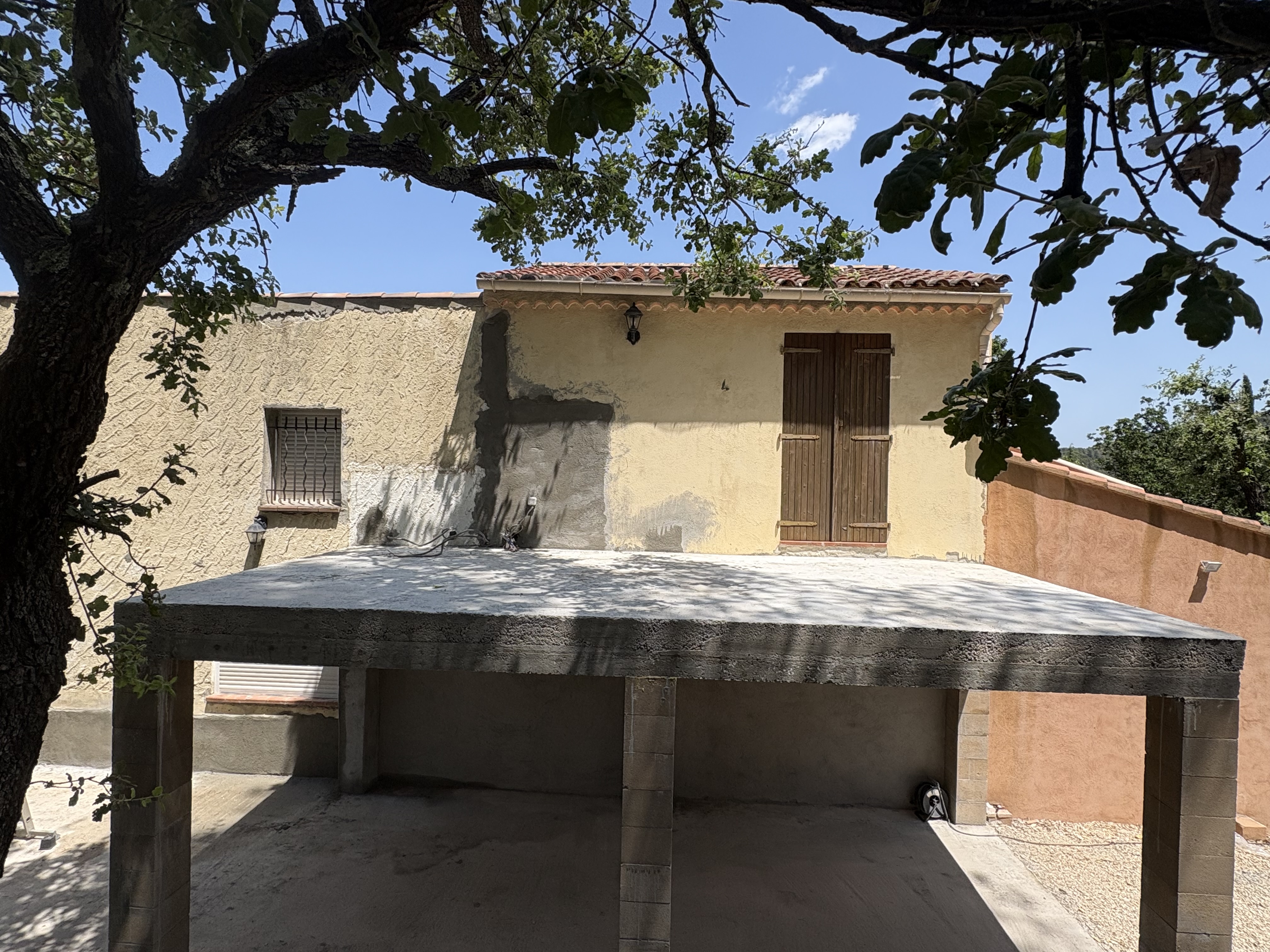Terrasse sur poteaux finalisée